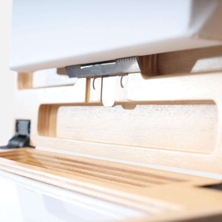 u.go Plein Air Anywhere Pochade Box, 8.4" x 11.25" model, bottom panel holder teeth gripping stretched canvas