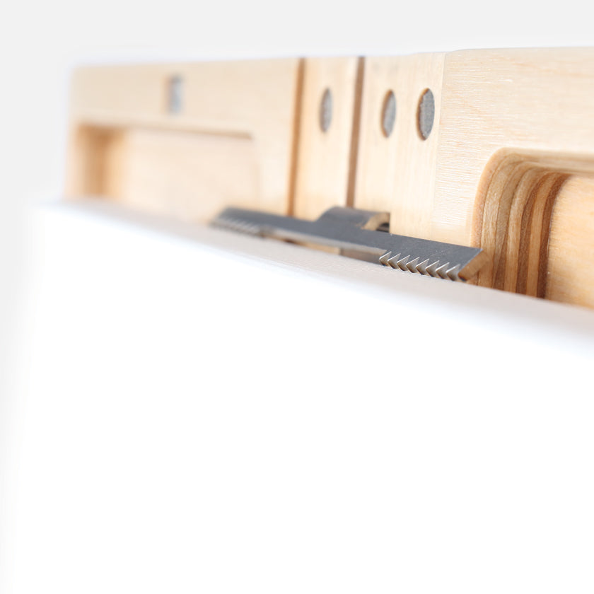 u.go Plein Air Anywhere Pochade Box, 6" x 8" model, top panel holder teeth gripping stretched artist canvas