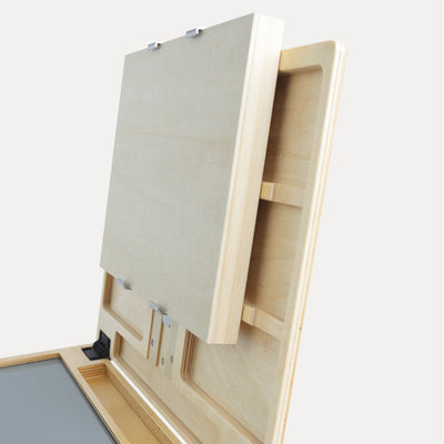 u.go Pochade box holding a wood cradled panel